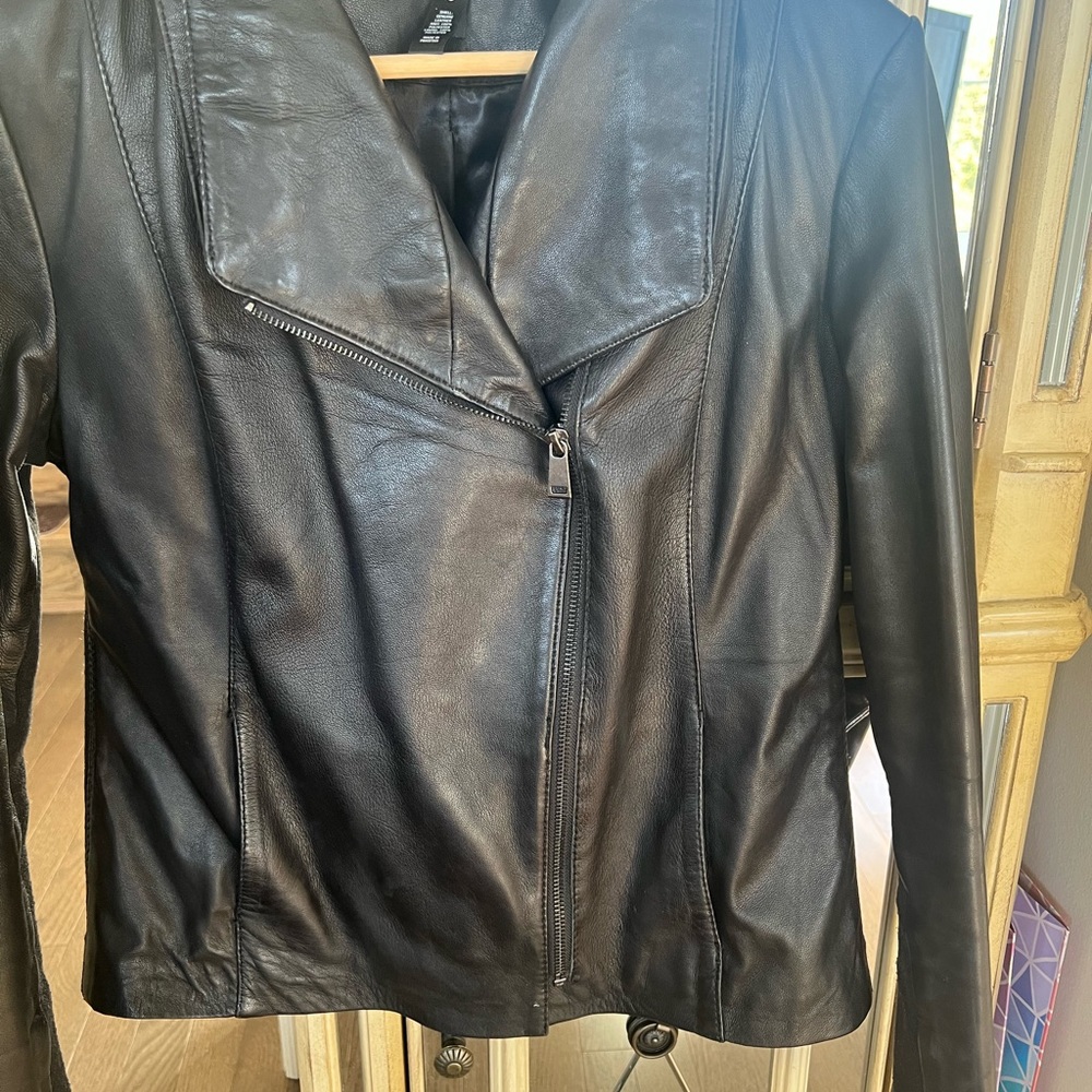 100% genuine leather moto jacket. Size Large. Perfect condition